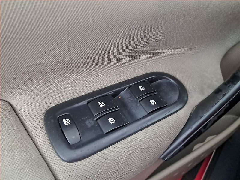 Renault Mégane (2006) 1.6 16V, po STK, plně pojízdný - fotka 15 z 16