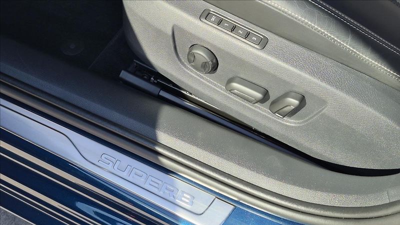 Škoda Superb 1,5 TSi 110 KW L&K - fotka 12 z 37