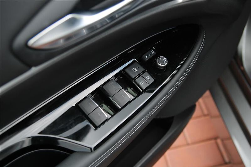 Toyota Mirai 0,0 FCEV  Excecutive VIP druhá - fotka 16 z 43