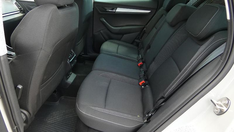 Škoda Karoq 1,5 TSI DSG Ambition - fotka 20 z 24