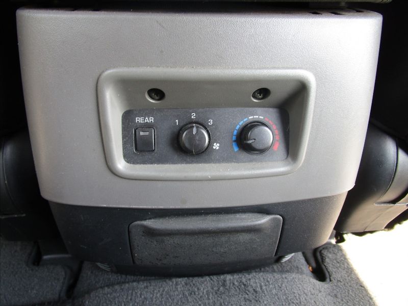 Mitsubishi Pajero 3.2 Di-D, 4x4, aut. klima, 7 m - fotka 37 z 54