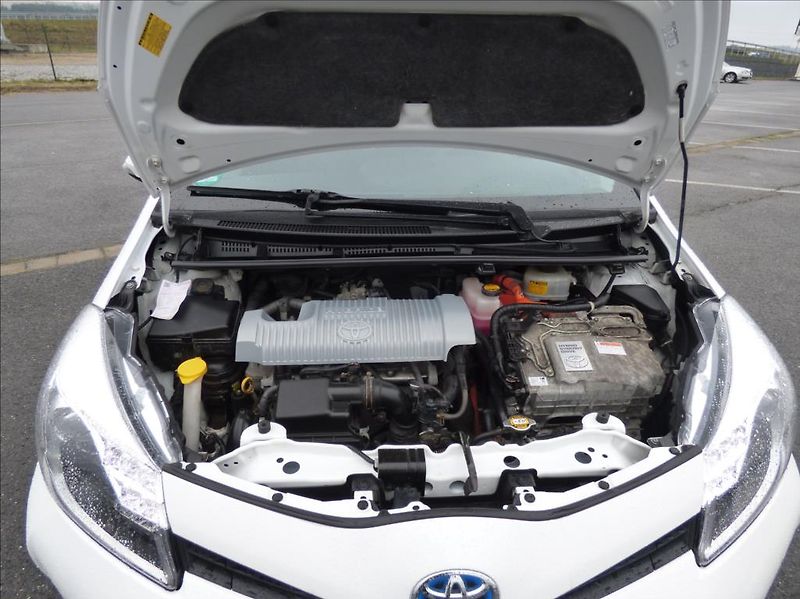 Toyota Yaris 1,5 Hybrid, Digi Klima, servis - fotka 51 z 60