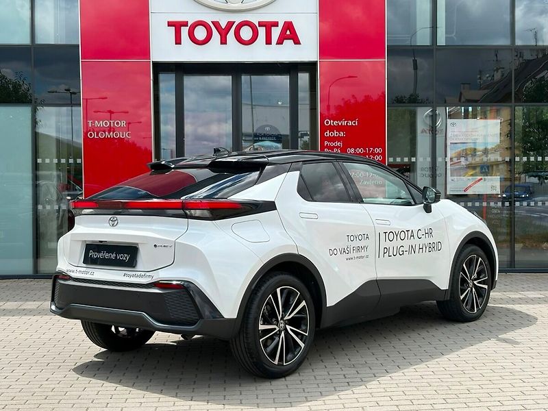 Toyota C-HR 2.0 PHEV Executive - fotka 3 z 21