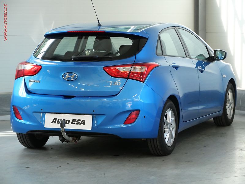 Hyundai i30 (2016) 1.6 CRDi, ČR, AC, TZ, park - fotka 4 z 19