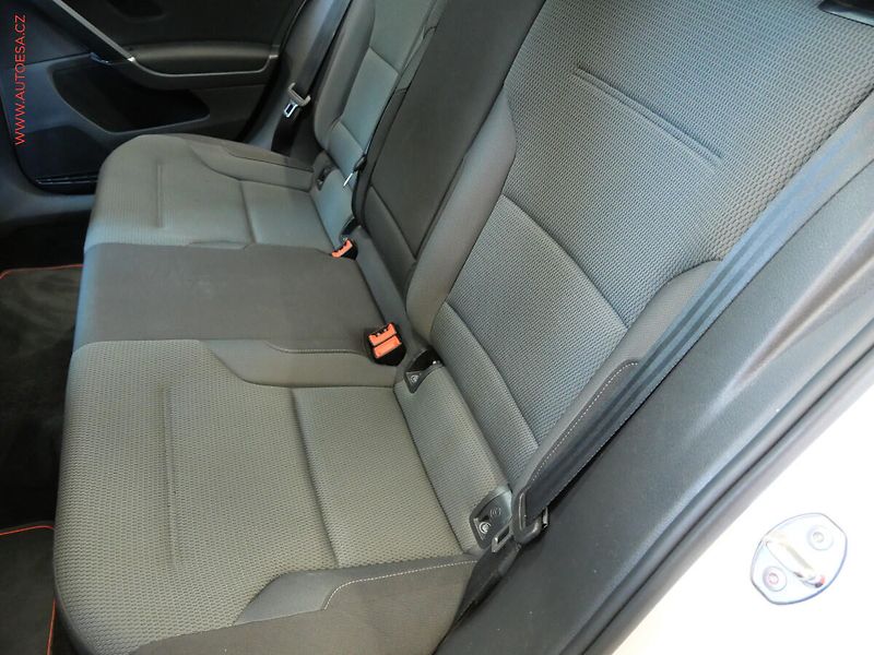 Volkswagen Golf (2014) 1.2TSi, ČR, AC, temp - fotka 11 z 23