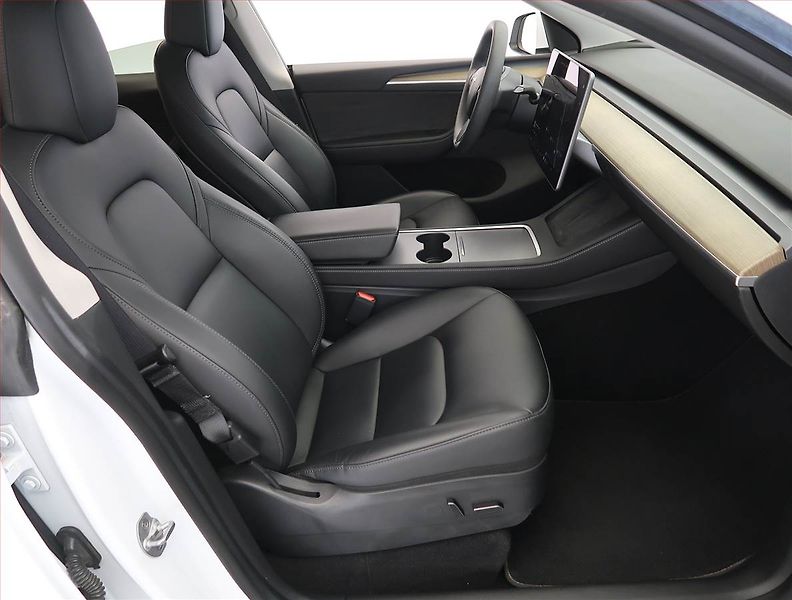 Tesla Model Y (2023) RWD LFP 60kWh, SoH 97% - fotka 9 z 33