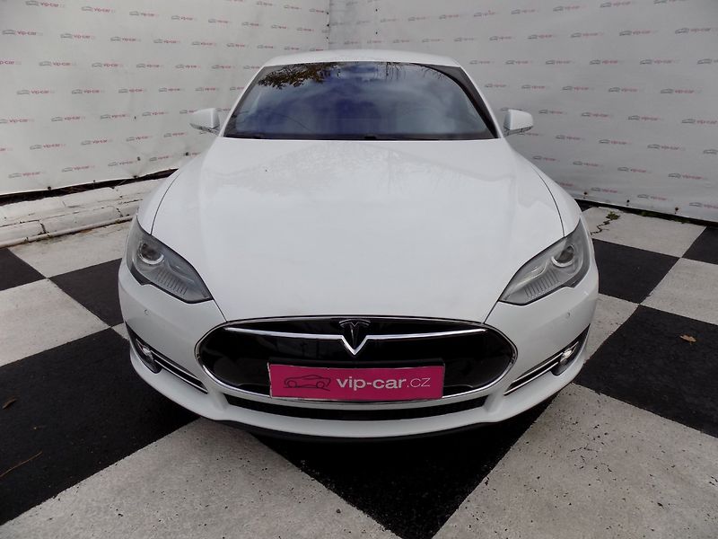 Tesla Model S (2015) 90D/1.Maj.ČR/Ludicrous/762PS/ - fotka 4 z 39