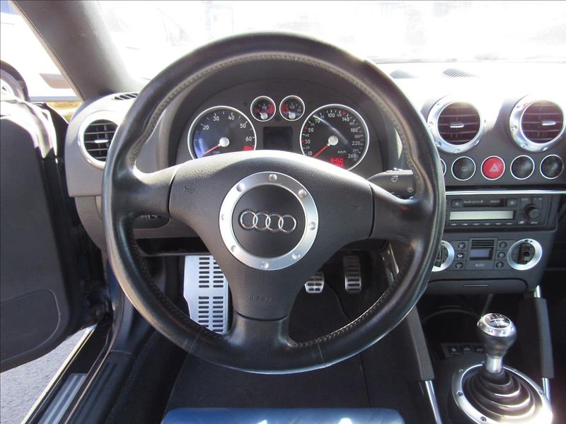 Audi TT 1,8 Turbo 110kW - fotka 12 z 26