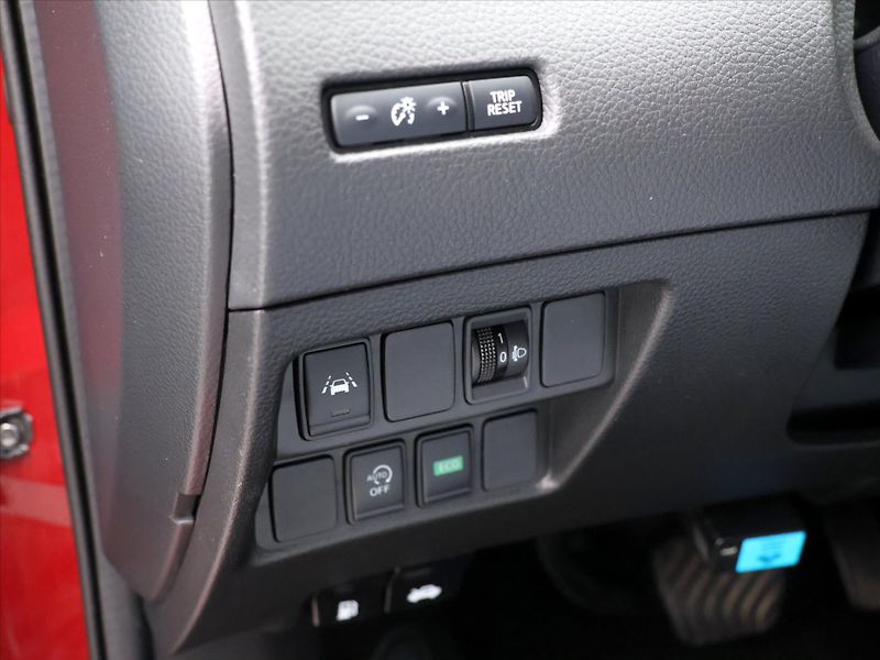 Nissan Qashqai 1,3 DIG-T 116kW DCT Shiro - fotka 14 z 33