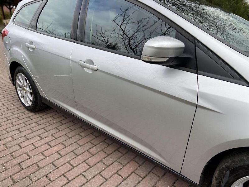 Ford Focus (2011) 1.6Tdci 85kw - fotka 10 z 29