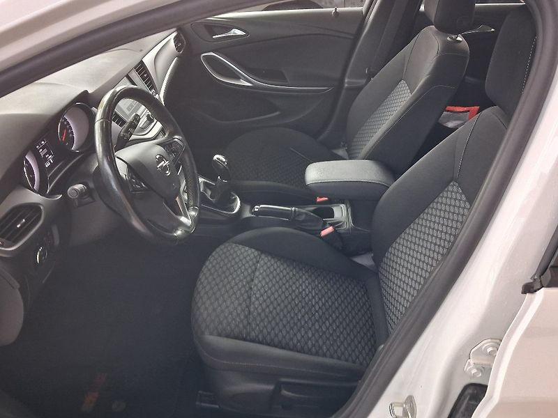 Opel Astra (2022) 1.5CDTi 77kW 2022 - fotka 9 z 15