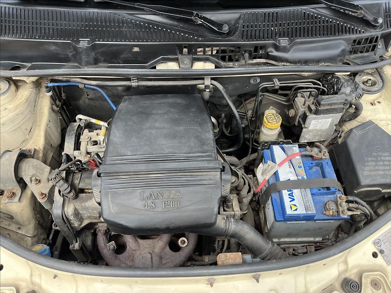 Lancia Y 1,2 i STK 9/2027 - fotka 21 z 25