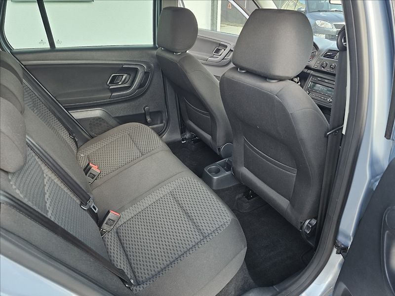 Škoda Fabia II 1,2TSi 77KW Ambiente - fotka 28 z 42