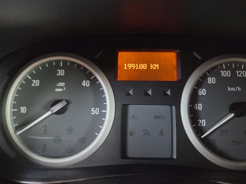 Opel Vivaro (2011) 2.5 CDTI Tour Cosmo - fotka 27 z 35