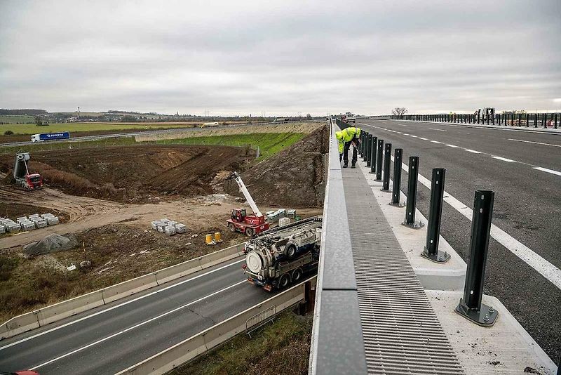 Fototermín v rámci ukázky postupu stavby dálnice D1 Říkovice–Přerov, 14. listopadu 2025, Přerov.