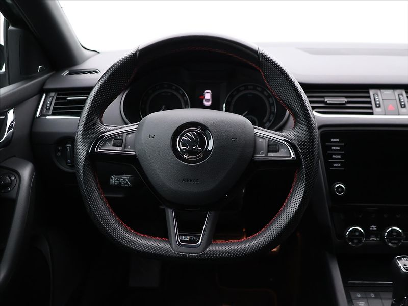 Škoda Octavia 2,0 TDI 135kW RS DSG 1.Maj. - fotka 15 z 34