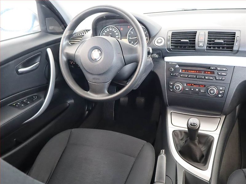 BMW Řada 1 (2007) 116i, jezdí dobře - fotka 7 z 13