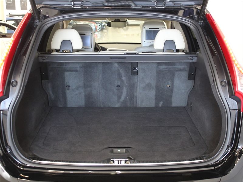 Volvo XC60 2,0 D4 AT Summum VÝPRODEJ! - fotka 20 z 22