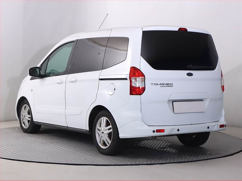 Ford Tourneo Courier (2018) Trend 1.5 TDCI, 5Míst, SR, DPH - fotka 4 z 18
