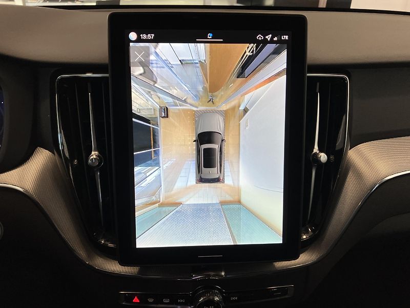Volvo XC60 B5 AWD Black Edition Plus AT8 - fotka 31 z 47