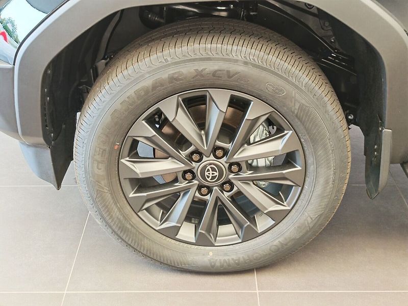 Toyota Land Cruiser 2.8L Diesel Executive 4x4 - fotka 7 z 48