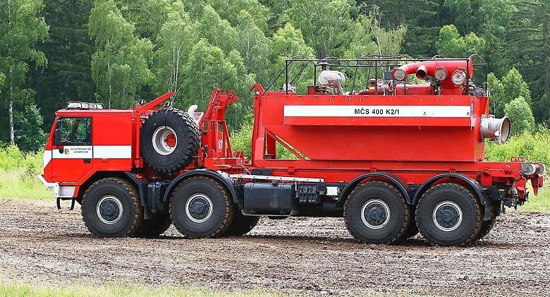Velkoobjemová cisternová automobilová stříkačka Tatra Force CAS 30/9000/540 S3R.