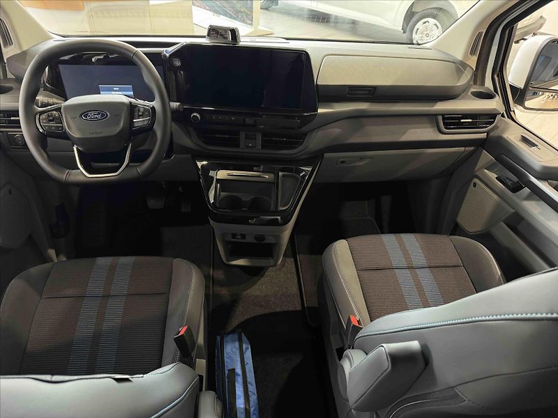 Ford Tourneo (2026) 2,0 EcoBlue 125 kW/170k  Custo - fotka 13 z 20
