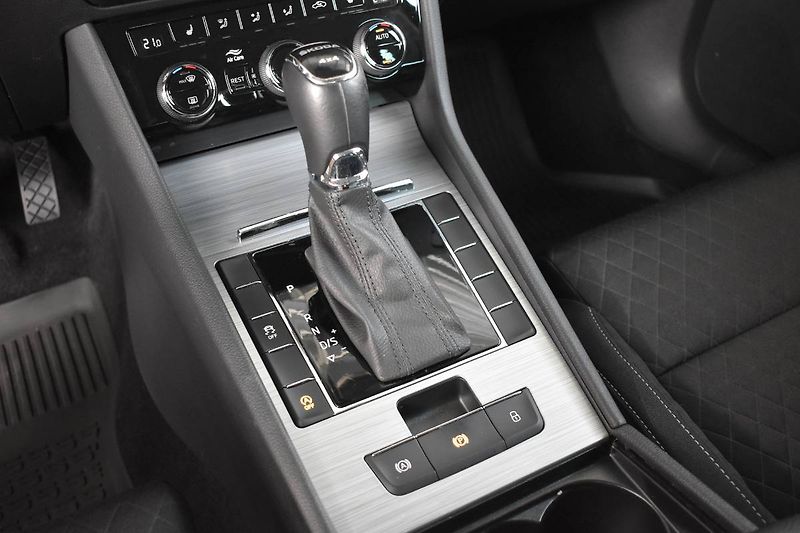Škoda Superb (2023) 2.0TDI 147kW DSG 4x4,tažné - fotka 23 z 25