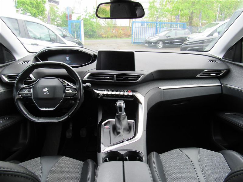 Peugeot 3008 1,2 96kW Allure 1.majitel - fotka 11 z 34