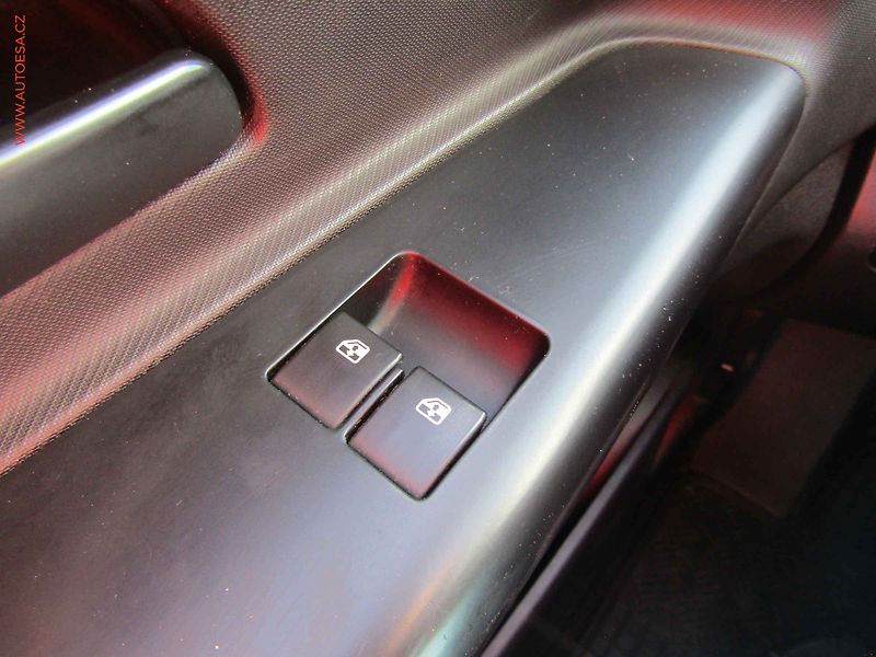 Kia Ceed (2010) 1.4CVVT, ČR, AC, park.čidla - fotka 11 z 15