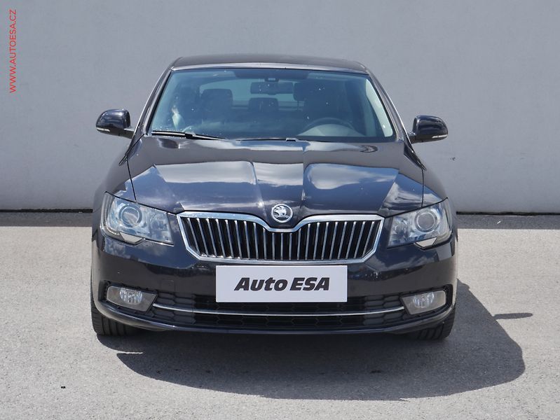 Škoda Superb (2013) 2.0 TDi, 1.maj,ČR, Elegance - fotka 2 z 23