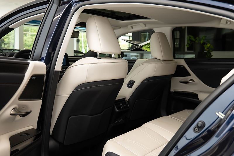 Lexus ES 300 H/MarkLevinson/360/Vyhřívaná/V - fotka 8 z 28