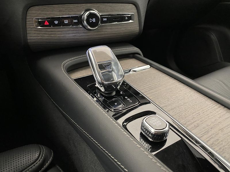 Volvo XC90 B5 AWD DARK PLUS AUT CZ 7m - fotka 27 z 67