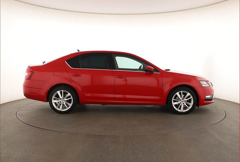 Škoda Octavia (2017) 2.0 TDI, Automat, Navi - fotka 6 z 20