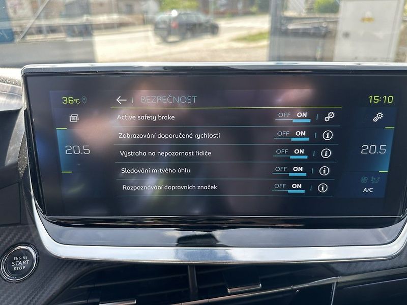 Peugeot 208 electric drive 100kW e GT Line - fotka 13 z 25
