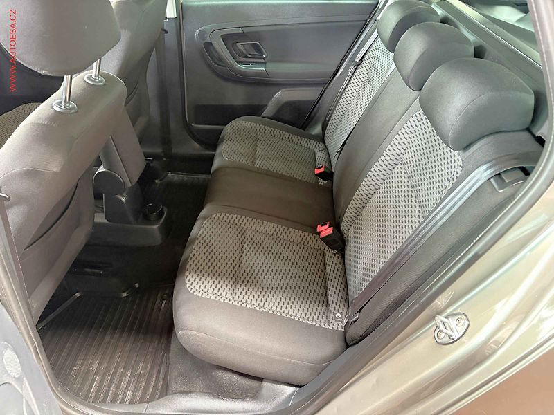 Škoda Fabia (2012) 1.2 TSi, Ambition - fotka 10 z 14