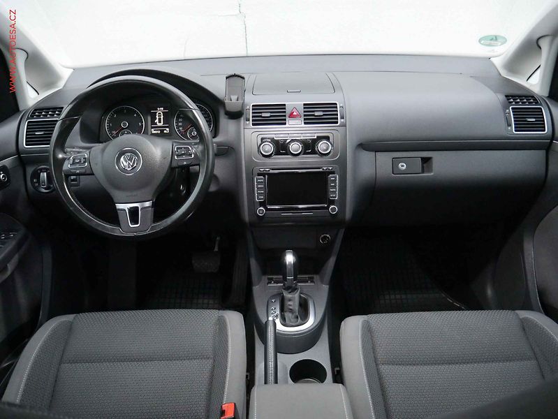 Volkswagen Touran (2014) 2.0TDi, DSG, park.asist - fotka 8 z 16