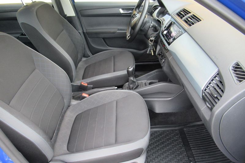 Škoda Fabia 1.0 TSi KLIMA VYHŘ. SEDADLA - fotka 21 z 25