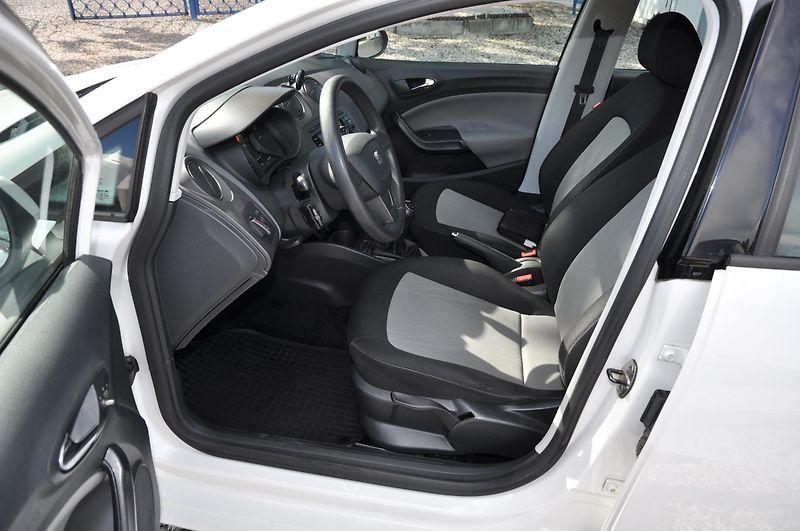 Seat Ibiza 1.2i 51kW Style - fotka 6 z 15
