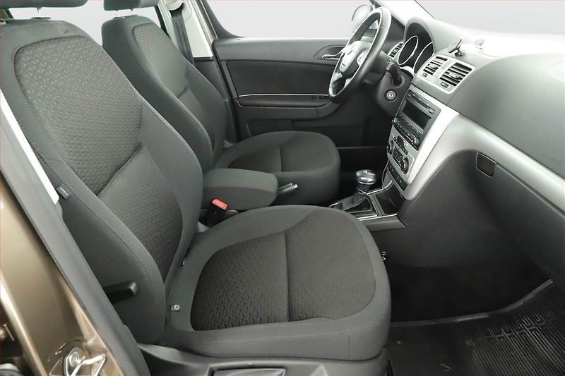 Škoda Yeti (2010) Elegance 1.2 TSI, Automat - fotka 7 z 16