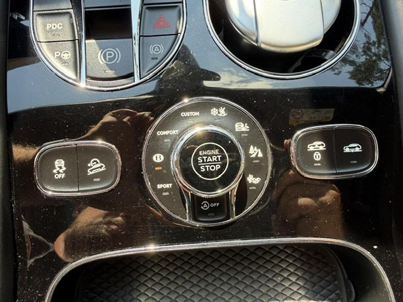 Bentley Bentayga 6,0 V12 4WD,head-up, TOP STAV - fotka 31 z 49
