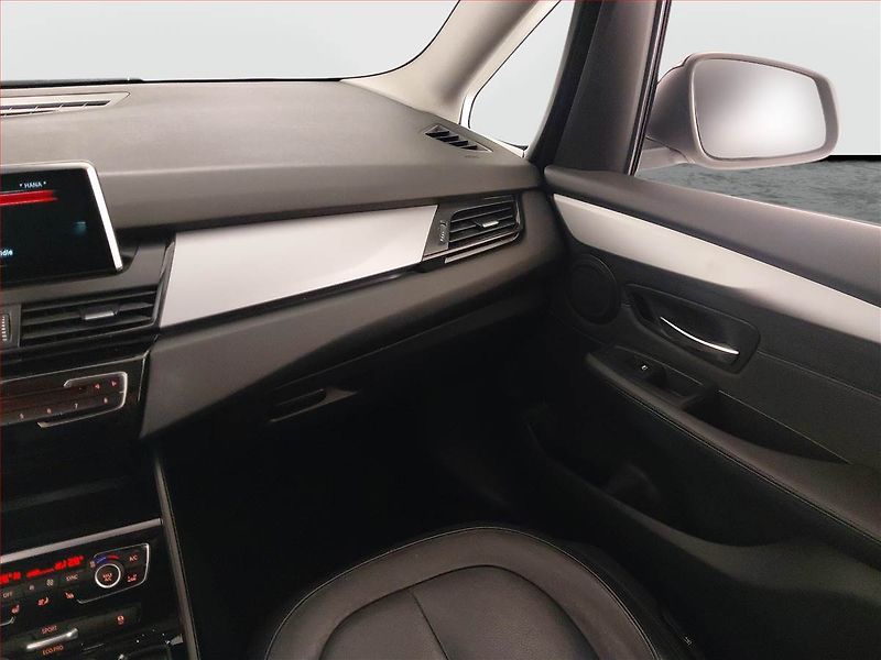 BMW Řada 2 (2017) 214d Gran Tourer, Serv.kniha - fotka 8 z 21