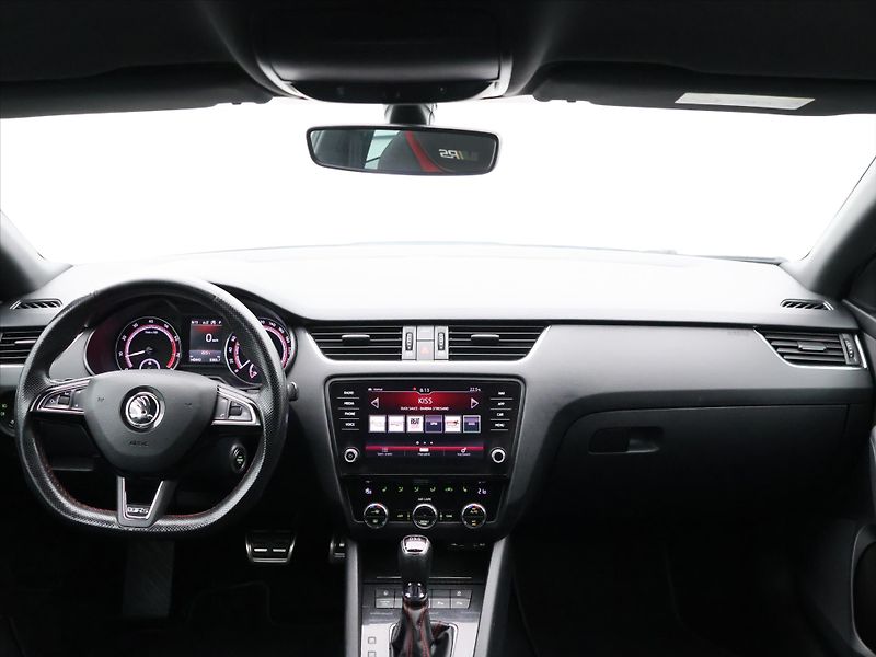 Škoda Octavia 2,0 TSI DSG RS230 CZ Challenge - fotka 27 z 34