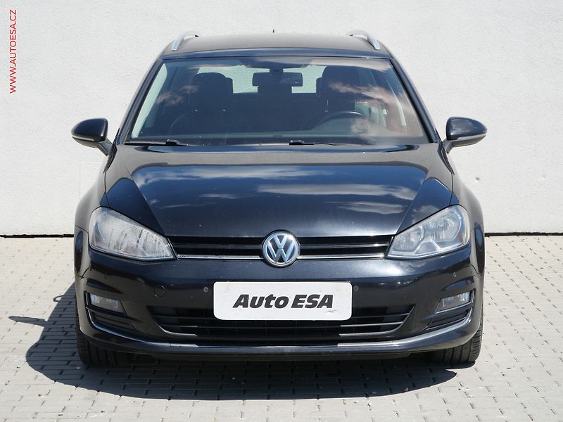 Volkswagen Golf (2015) 1.6TDi, ČR, DSG, park.asist - fotka 2 z 23