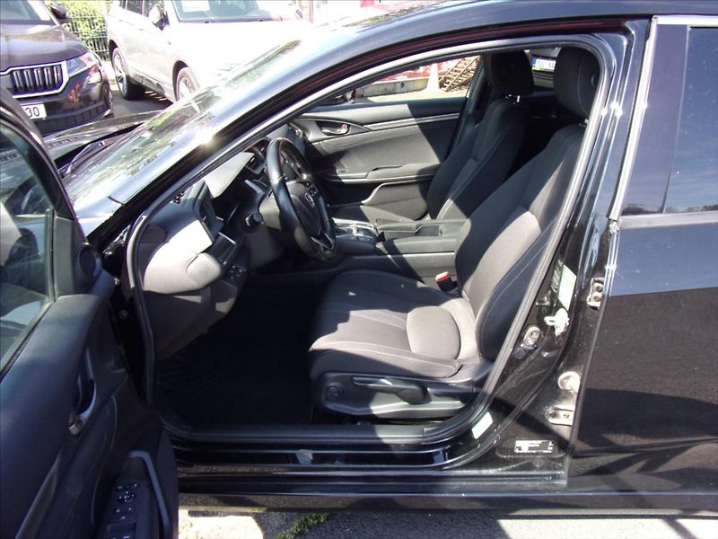Honda Civic 1,0 i-VTEC TURBO Elegance - fotka 14 z 26