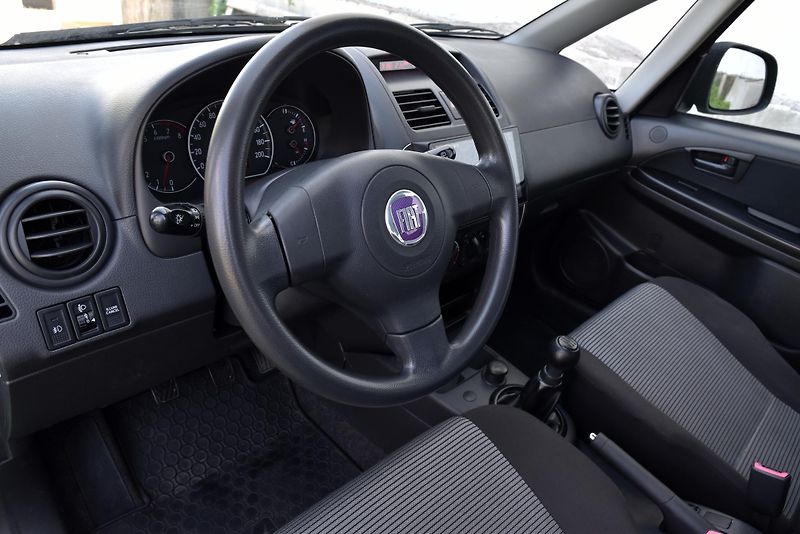 Fiat Sedici 1.6 16V 4X4, KLIMA, NAVI, BT - fotka 8 z 44