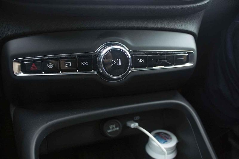 Vypadá jako městská stylovka, může však sloužit i jako primární auto v rodině.