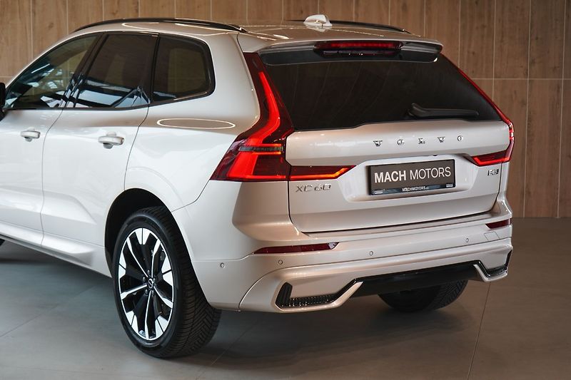 Volvo XC60 B5 PLUS Dark, Harman, 360° - fotka 12 z 42