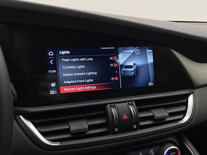Alfa Romeo Giulia 2.0T VELOCE Q4 AUT  - fotka 52 z 56