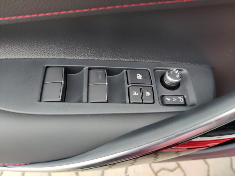 Toyota Corolla TS 2.0 HEV GR DYNAMIC JBL - fotka 5 z 26